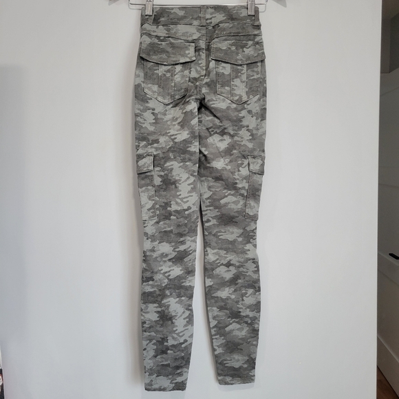 SPANX Women's Stretch Twill Ankle Cargo Pant Stone Wash Camo Size XS - Picture 3 of 9
